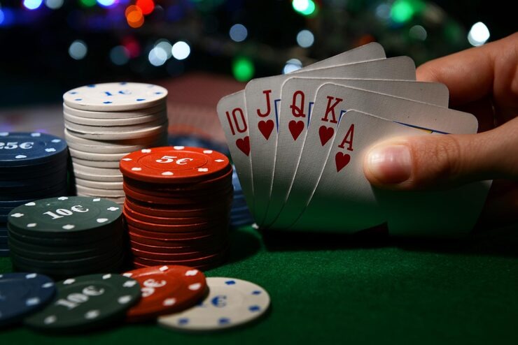Texas Poker table layout on mpo 303 platform showing community cards and player positions